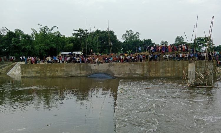 খানসামায় নদী পারাপারের সময় নিখোঁজ ২ দিনমজুরের মরদেহ উদ্ধার