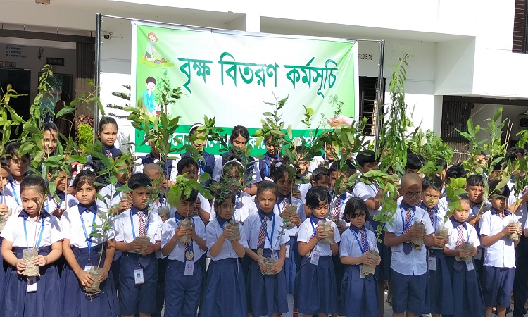 গোপালগঞ্জে ৬০০ শিক্ষার্থীর মাঝে গাছের চারা বিতরণ