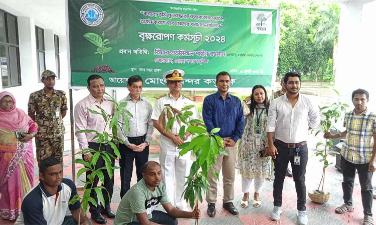 মোংলা বন্দরে বৃক্ষরোপণ কর্মসূচি উদ্বোধন করলেন বন্দর  চেয়ারম্যান