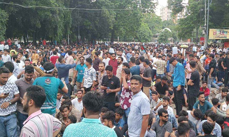 ছাত্রলীগের নিয়ন্ত্রণে ঢাবি ক্যাম্পাস, ছত্রভঙ্গ কোটা আন্দোলনকারীরা