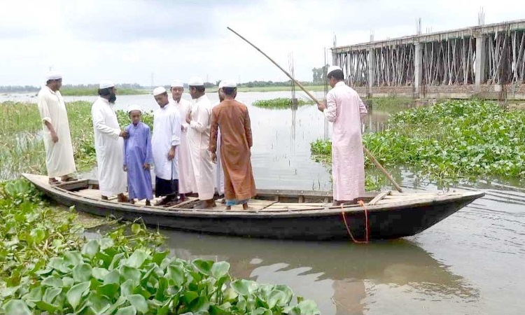 সিংড়ায় ব্রিজ না থাকায় জনদুর্ভোগ
