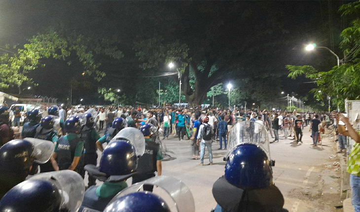 নতুন কর্মসূচি না জানিয়েই ক্যাম্পাস ছাড়লেন কোটাবিরোধীরা