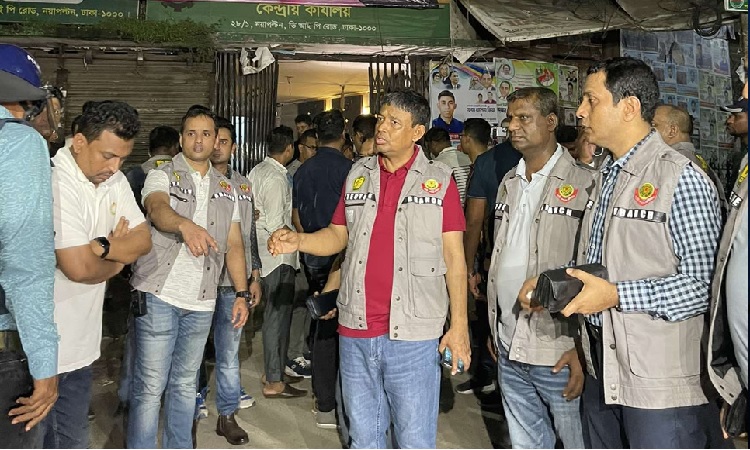 বিএনপি কার্যালয় থেকে বিপুল ককটেলসহ লাঠি-অস্ত্র উদ্ধার, গ্রেফতার ৭