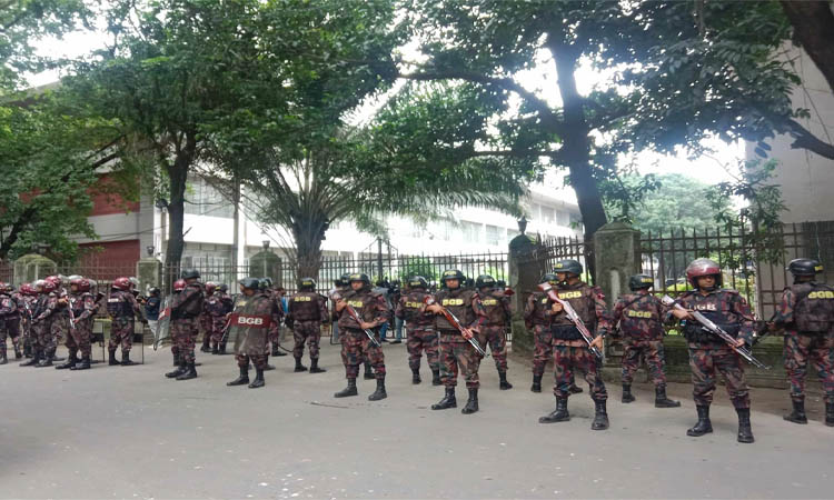 আইনশৃঙ্খলা নিয়ন্ত্রণে ঢাবিতে বিজিবি মোতায়েন