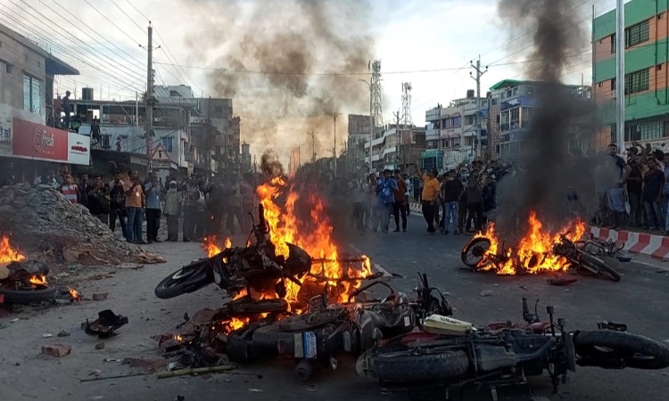 কুষ্টিয়ায় কোটাবিরোধী ও ছাত্রলীগের মধ্যে ধাওয়া-পাল্টা ধাওয়া