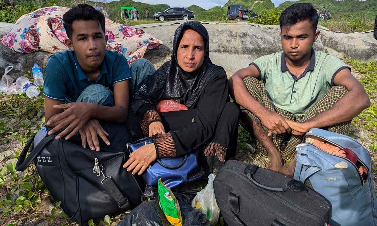 মিয়ানমার থেকে পালিয়ে এলো ৫ রোহিঙ্গা
