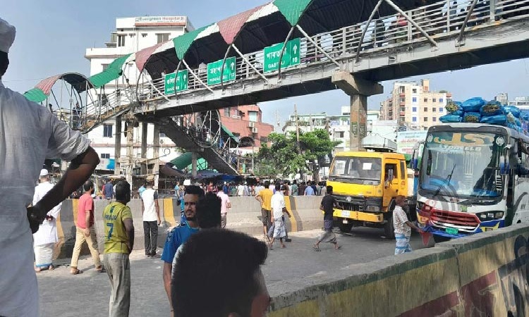 যাত্রাবাড়ীতে ঢাকা-চট্টগ্রাম মহাসড়ক অবরোধ, ভোগান্তি চরমে