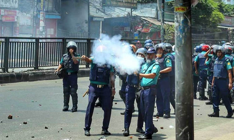 রামপুরায় পুলিশ বক্সে আগুন, আন্দোলনকারীদের সঙ্গে পুলিশের ধাওয়া-পাল্টা ধাওয়া