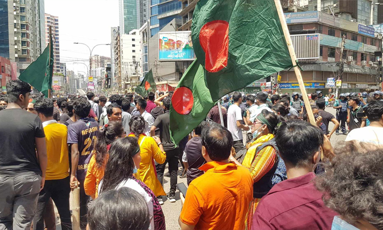 কাকরাইলে কোটাবিরোধীদের সড়ক অবরোধ