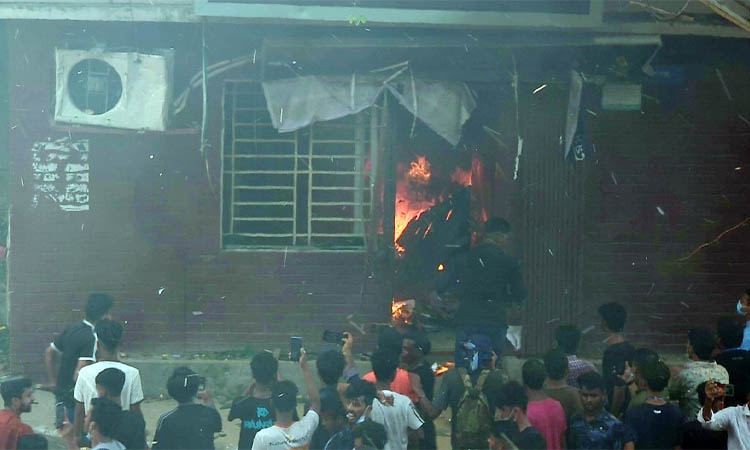 উত্তরা পূর্ব থানায় আগুন, নিয়ন্ত্রণে ২ ইউনিট