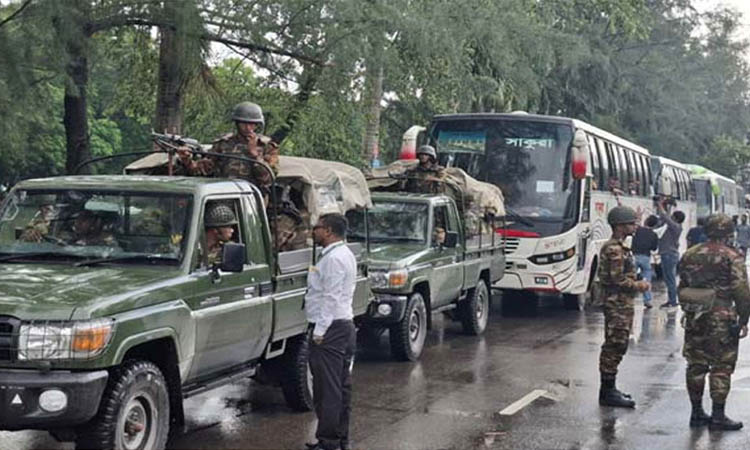 সেনা পাহারায় ঢাকায় ফিরলেন কুয়াকাটায় আটকে পড়া পর্যটকরা
