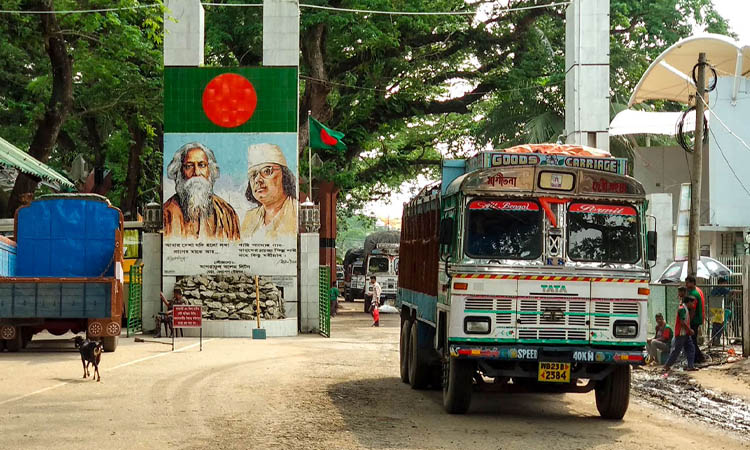বেনাপোল বন্দরে আমদানি-রফতানি কার্যক্রম শুরু, নিরাপত্তা জোরদার