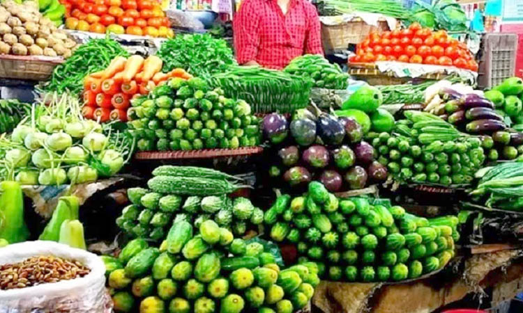 বাজারে বেড়েছে পণ্য সরবরাহ, কমছে সবজির দাম