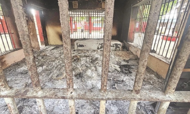 নরসিংদী কারাগার থেকে পালানো ২৬১ কয়েদির আত্মসমর্পণ