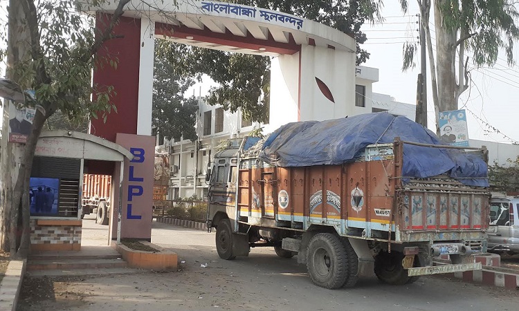 বাংলাবান্ধা স্থলবন্দরের আমদানি-রফতানি কার্যক্রম শুরু