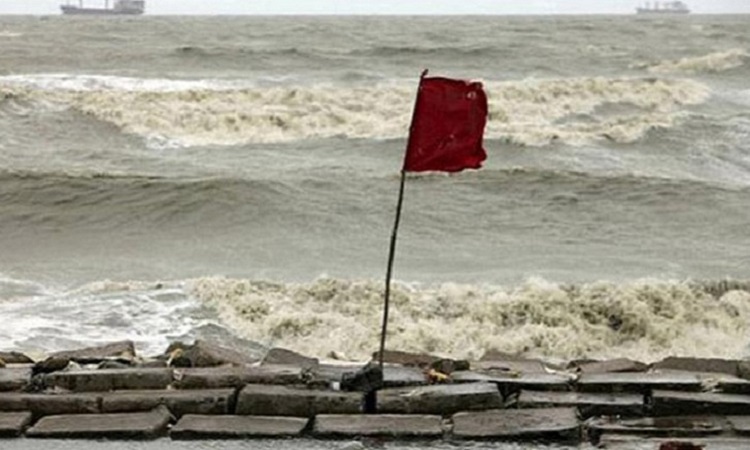 লঘুচাপ ঘনীভূত, সমুদ্র বন্দরে ৩ নম্বর সতর্ক সংকেত