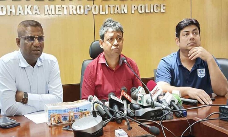 এক নেতা নুরকে চার লাখ টাকা দেন : ডিবিপ্রধান