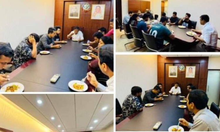 কোটাবিরোধী আন্দোলনের সমন্বয়কদের সঙ্গে নাস্তা করলেন ডিবিপ্রধান