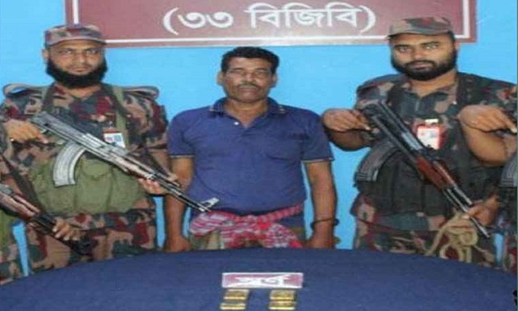 কলারোয়া সীমান্তে স্বর্ণের বারসহ আটক ১