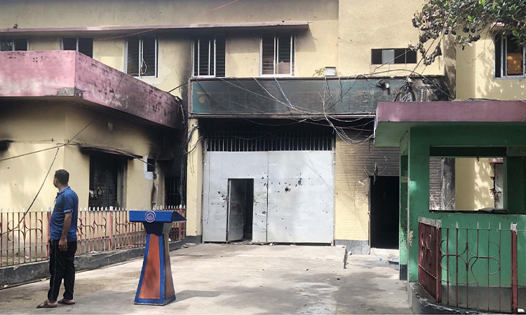 নরসিংদী জেলা কারাগারের ৬৮ কারারক্ষীকে বরখাস্ত
