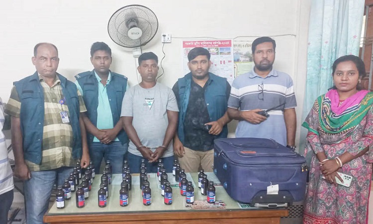 ফেনসিডিলসহ মাদক ব্যবসায়ী গ্রেফতার