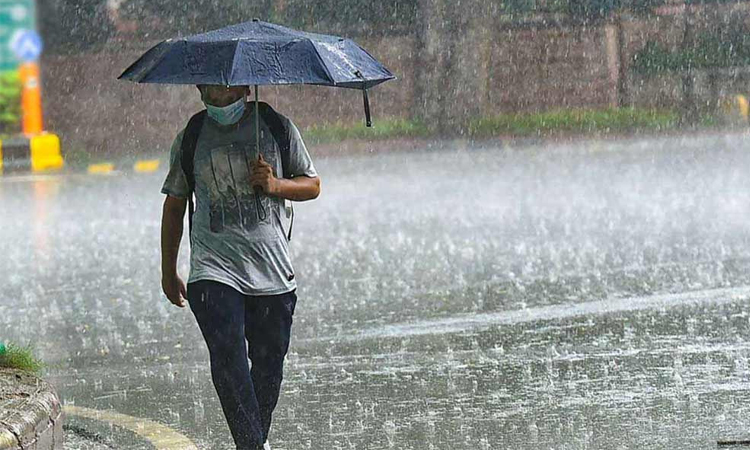 সারাদেশে বজ্রসহ ভারি বৃষ্টির আভাস
