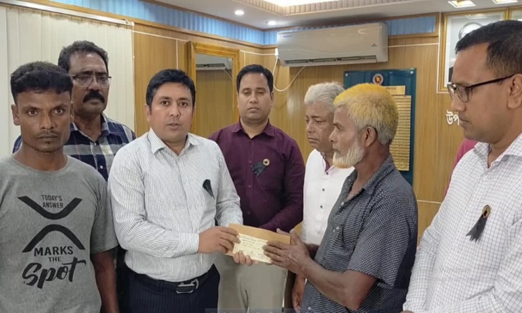 কোটা আন্দোলনে কুষ্টিয়ার নিহতদের আর্থিক সহায়তা প্রদান