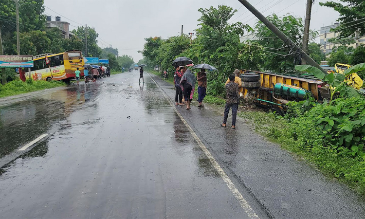 রাজবাড়ীতে বাস-ট্রাকের মুখোমুখি সংঘর্ষ, নিহত বেড়ে ২