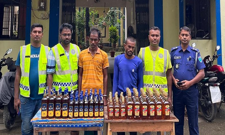 মধ্যনগরে ভারতীয় মদসহ গ্রেফতার ২