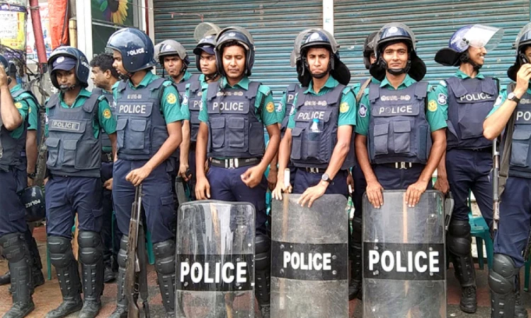 রাজধানীজুড়ে পুলিশের সতর্ক অবস্থান