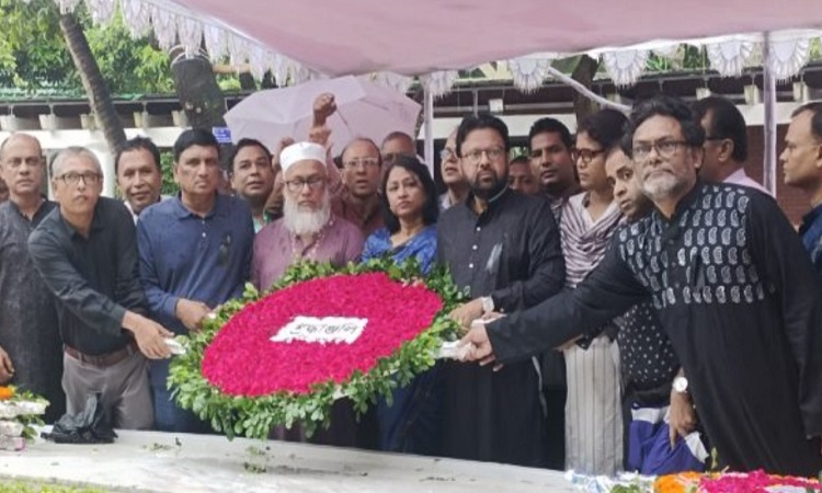 জাতির পিতার সমাধিতে জাতীয় প্রেসক্লাব নেতৃবৃন্দের শ্রদ্ধা