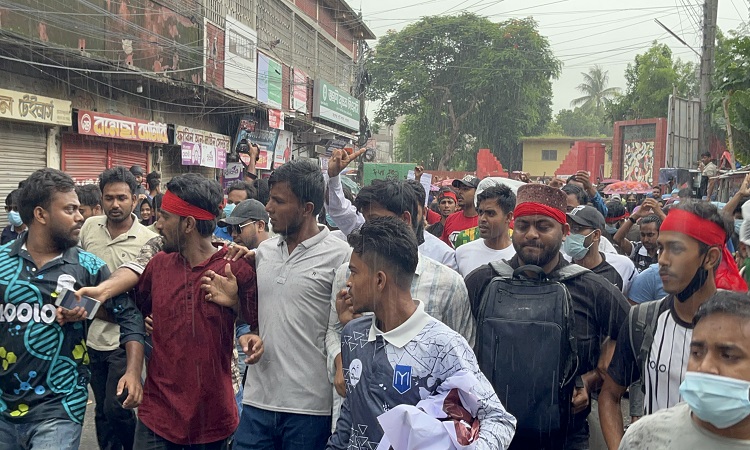 পাবনায় কোটা আন্দোলনকারীদের শান্তিপূর্ণ বিক্ষোভ মিছিল