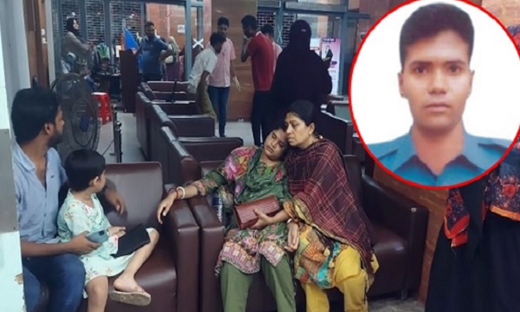 বাবাকে বারবার খুঁজছে নিহত কনস্টেবল সুমনের ৬ বছরের মেয়ে