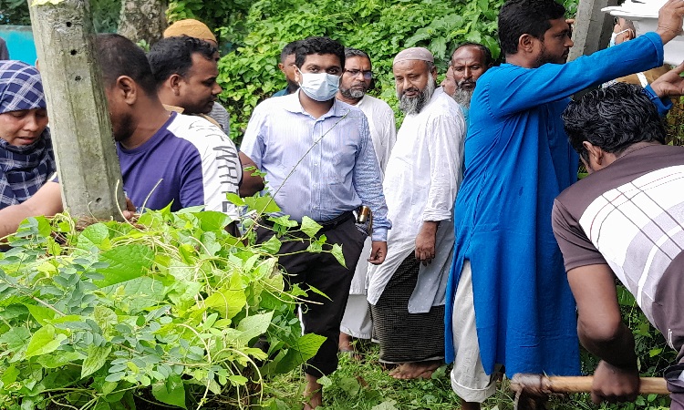 ৬ মাস পর কবর থেকে উত্তোলন করা হলো শিশুর লাশ
