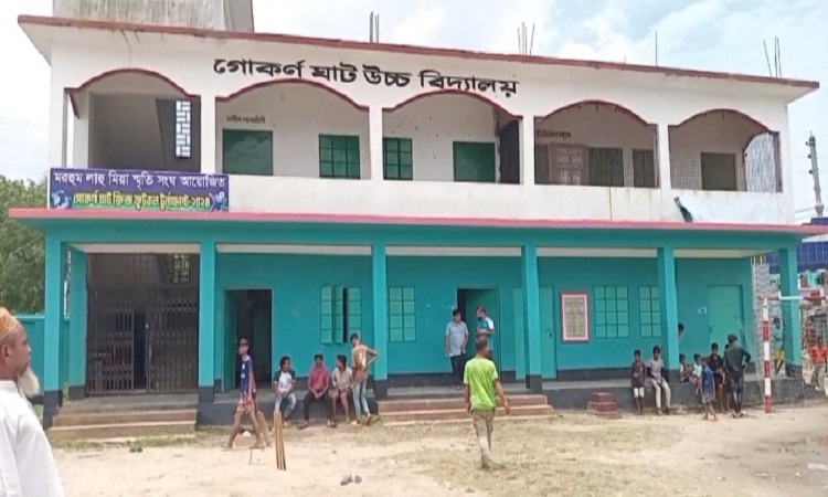 স্কুলের সীমানা প্রাচীর ভেঙে গাছ কেটে নিয়ে যাওয়ার অভিযোগ