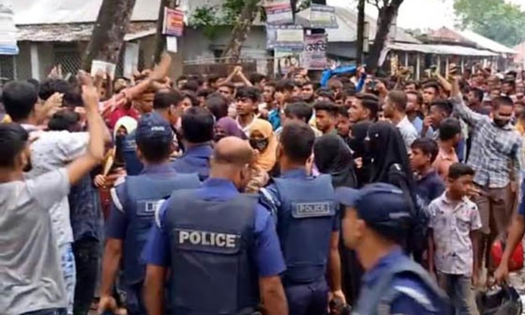 লোহাগড়ায় সড়ক অবরোধ, পাল্টাপাল্টি ধাওয়া