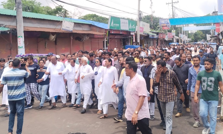 সিংগাইরে সন্ত্রাস নৈরাজ্যের প্রতিবাদে বিক্ষোভ মিছিল