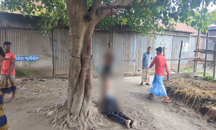 এনায়েতপুর থানায় ঢুকে ১৩ পুলিশকে পিটিয়ে হত্যা