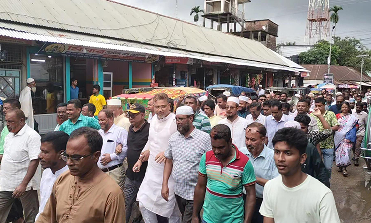 সন্ত্রাস-নৈরাজ্যের প্রতিবাদে দুর্গাপুর উপজেলা আ.লীগের বিক্ষোভ মিছিল