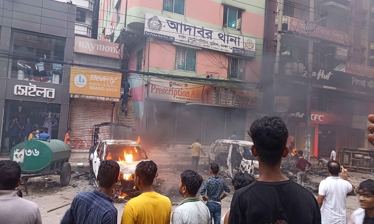 আদাবর থানায় আগুন, ভাঙচুর