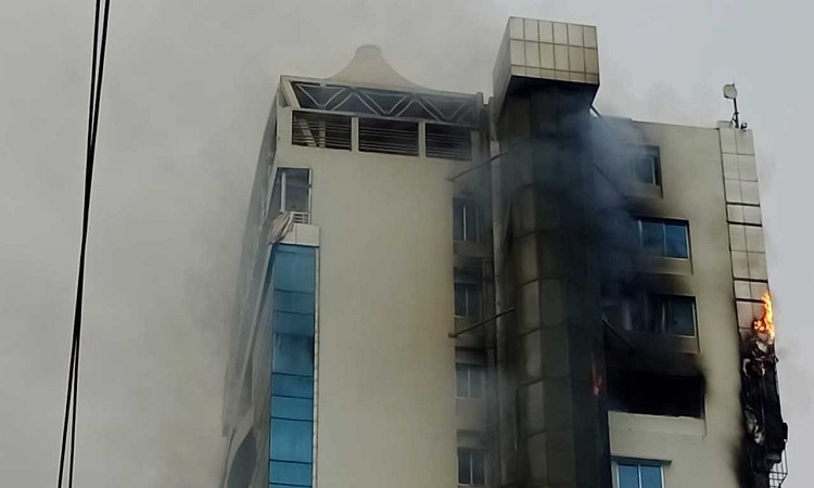জাবির ইন্টারন্যাশনালে ভাঙচুর ও অগ্নিসংযোগ, নিহত বেড়ে ১৮