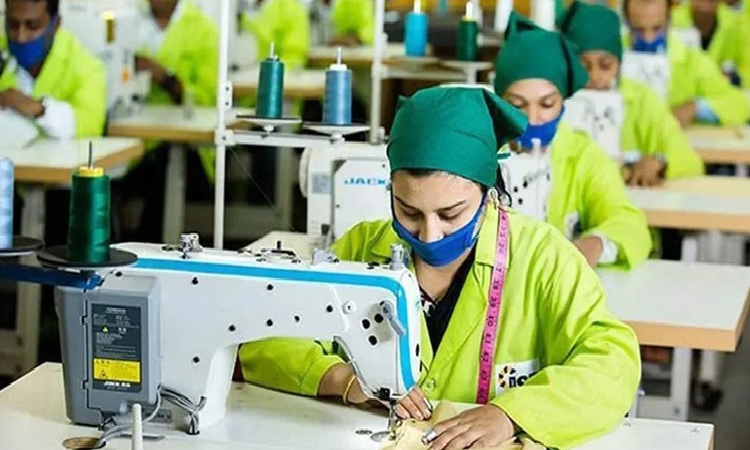তৈরি পোশাক কারখানা খুলবে বুধবার