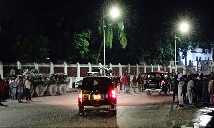 বঙ্গভবনে তিন বাহিনীর প্রধান