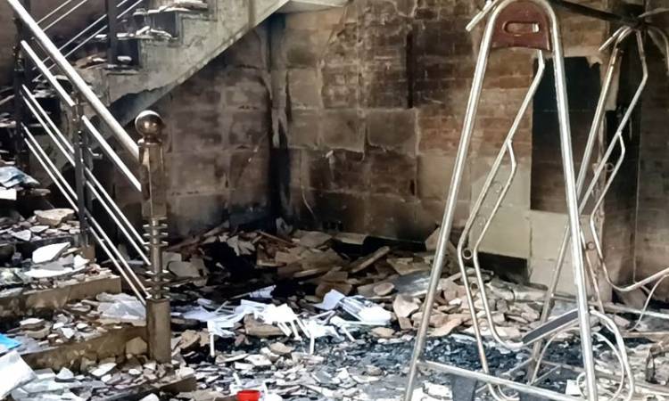 অগ্নিসংযোগের পর মাশরাফি বিন মোর্ত্তজার বাড়ির বর্তমান অবস্থা