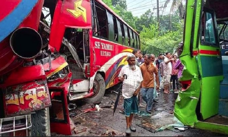 ঠাকুরগাঁওয়ে তিন গাড়ির সংঘর্ষে নিহত ২