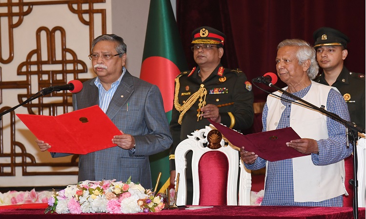 প্রধান উপদেষ্টা হিসেবে শপথ নিলেন ড. ইউনূস