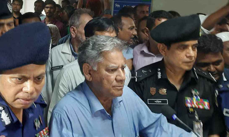 চাটুকারিতা করলে মিডিয়া বন্ধ করে দেওয়া হবে: স্বরাষ্ট্র উপদেষ্টা