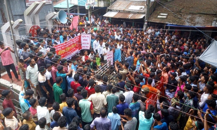 মধ্যনগরে সনাতন ধর্মাবলম্বীদের মিছিল ও বিক্ষোভ সমাবেশ