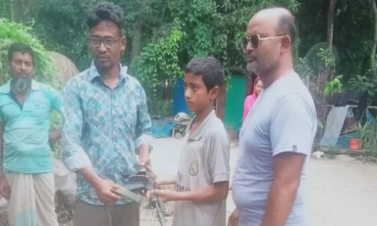 গোপালগঞ্জে সেনাবাহিনীর কাছ থেকে ছিনতাই হওয়া আরেকটি অস্ত্র উদ্ধার