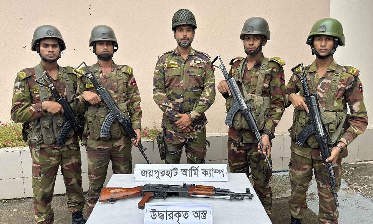 জয়পুরহাটে থানা থেকে লুট হওয়া অস্ত্র উদ্ধার